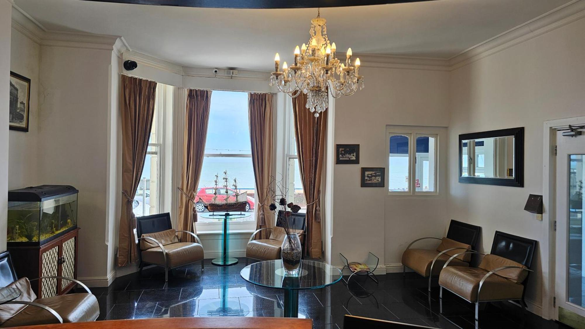 The Strand Hotel AEGON International Exteriér fotografie