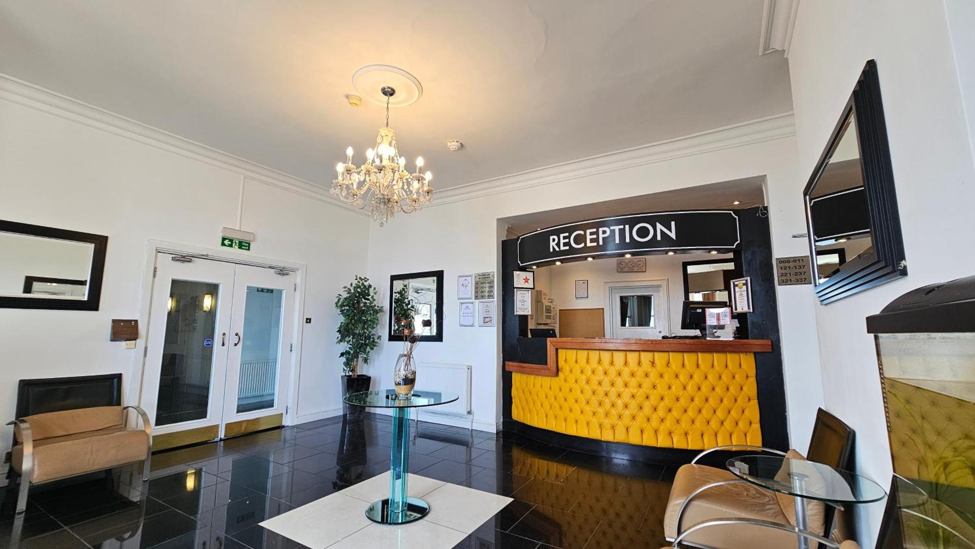 The Strand Hotel AEGON International Exteriér fotografie