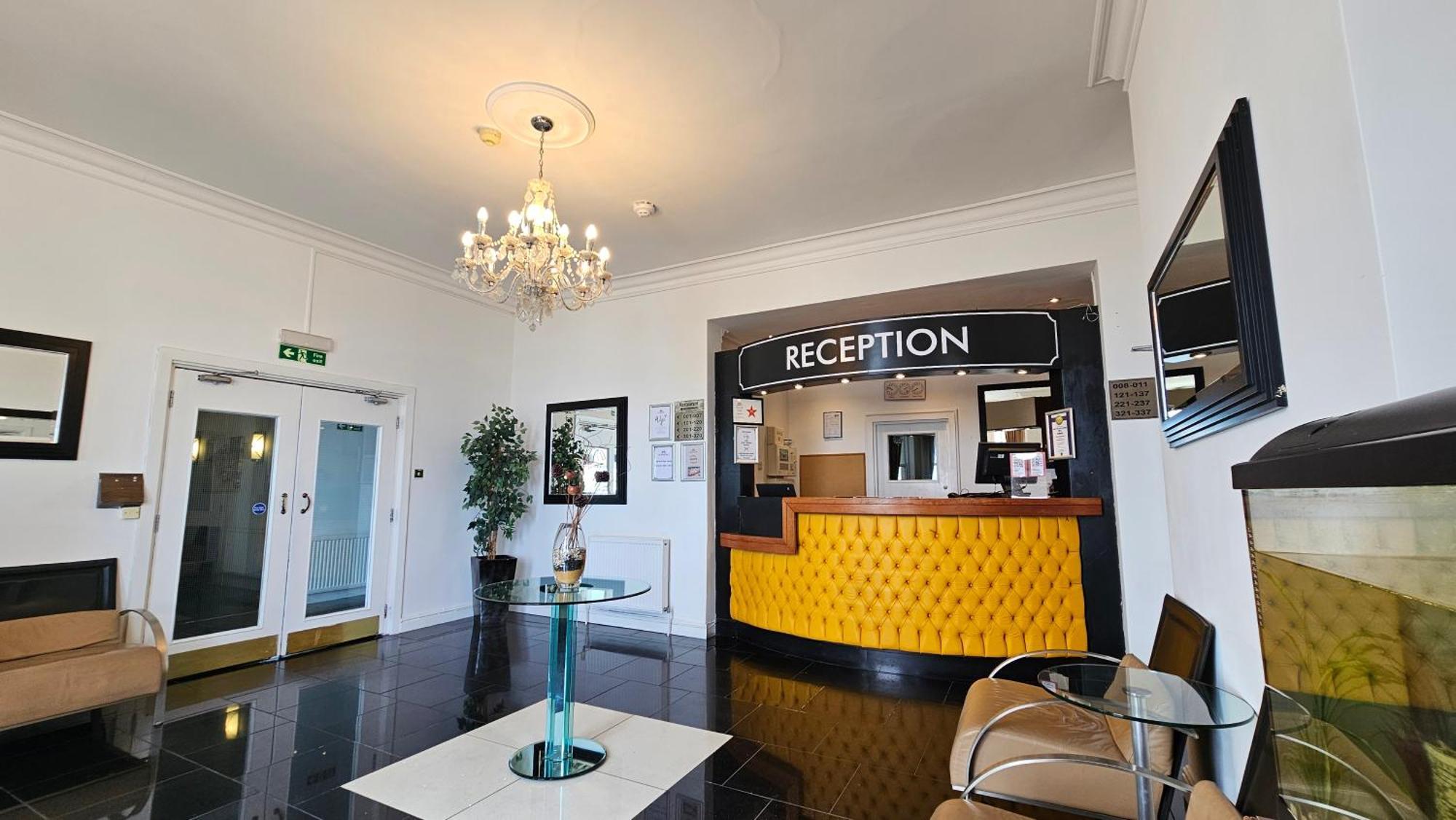 The Strand Hotel AEGON International Exteriér fotografie